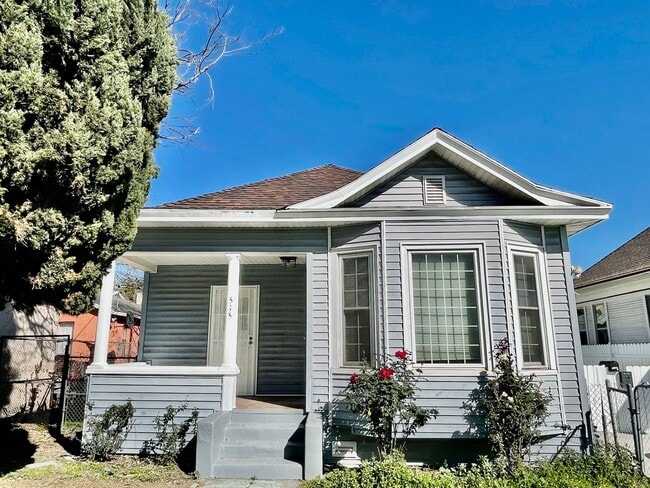 Renovated 3 Bed + 2 Bath Home in Los Angeles! - Renovated 3 Bed + 2 Bath Home in Los Angeles! Unit 515