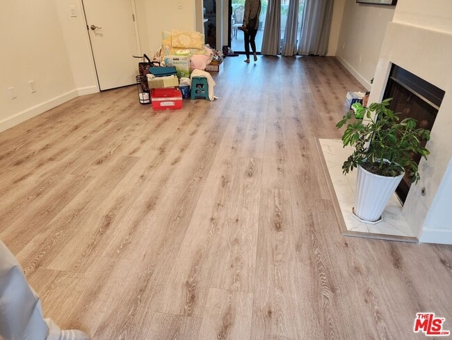 Photo - 601 S Van Ness Ave Unit 4