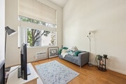 3BR, 1BA - 1000SF - Living Room - Diamond Head Apartments
