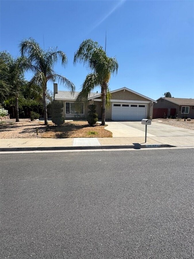 Photo - 25127 Yucca Dr House