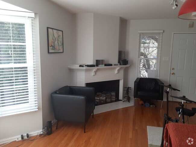 Building Photo - 119 S Bundy Dr Rental