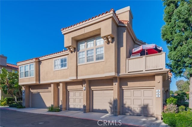 Building Photo - 2 Ellisworth Aisle