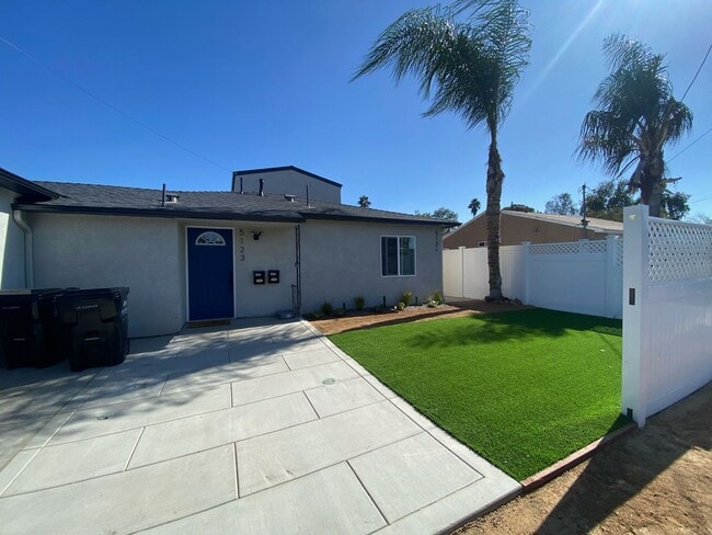 Building Photo - 5BD/2BA on Ewing!! Rental