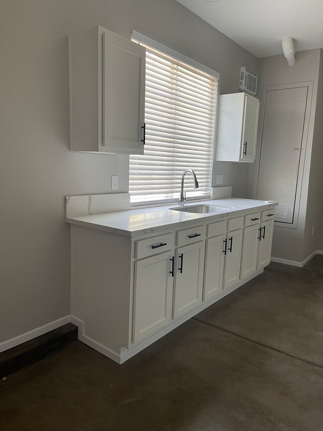 Building Photo - 39150 Chandler Dr Unit 1