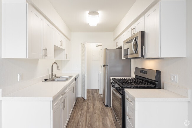1 BR, 1 BA - 768SF - Tustin Village Apartments