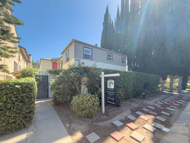 Building Photo - 10428 Riverside Dr Unit 10428