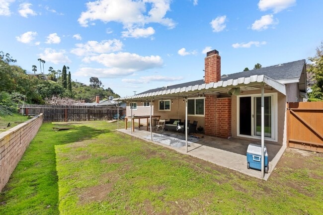 Building Photo - Secluded backyard!