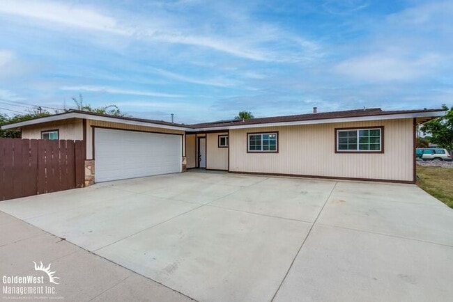 Lovely 4Bdm 2Ba Home Located in Escondido - Lovely 4Bdm 2Ba Home Located in Escondido