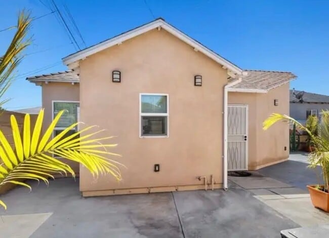 Building Photo - 8828 Haas Ave Unit 8828