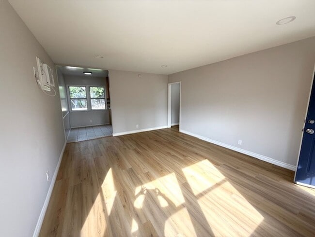 Photo - 2830 Montrose Ave Unit #B