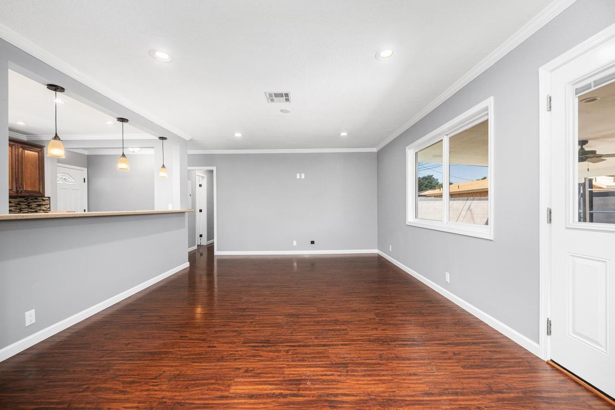 Photo - 5818 Woodruff Ave