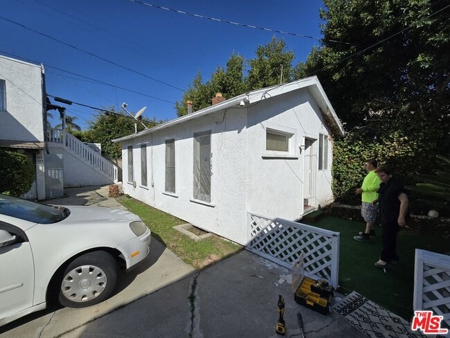 Photo - 815 N Poinsettia Pl House