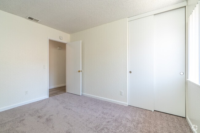 2BR, 1BA - 1025SF - Bedroom - Cinnamon Creek Apartments