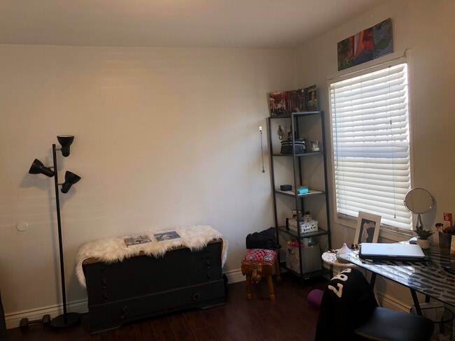 Photo - 1442 W 27th St Apartments