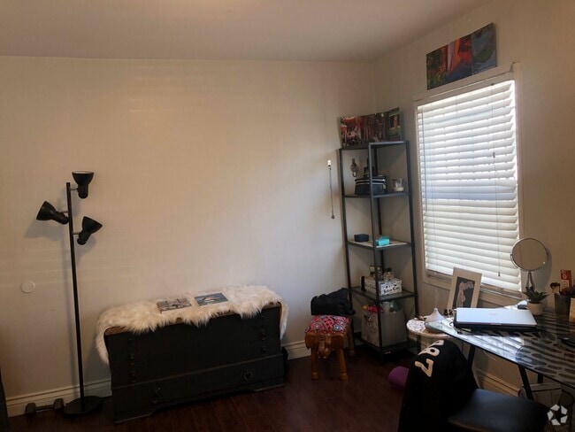 Building Photo - 1442 W 27th St Rental
