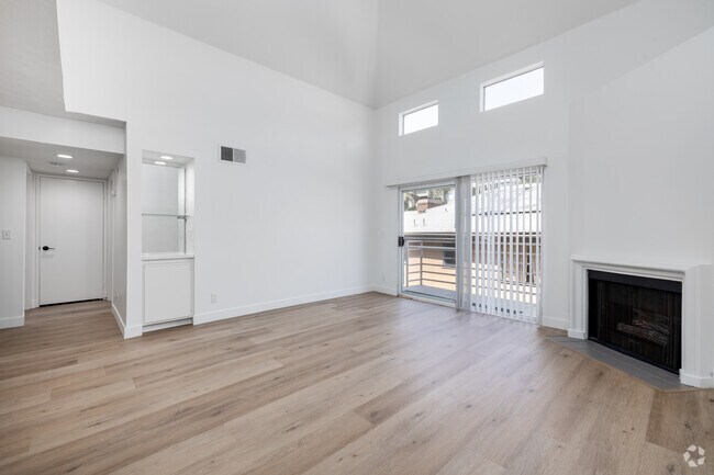 2BD, 2BA - 1,100SF - Living Room - Collis Apartments