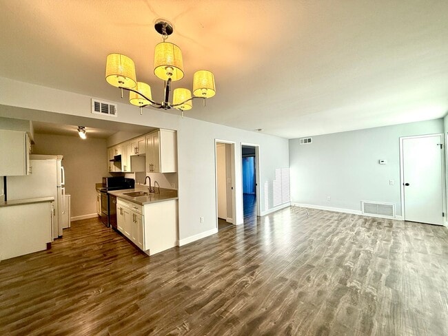 Photo - CASA VERDE - One Bedroom - Unfurnished - Long Term Unit 16B1