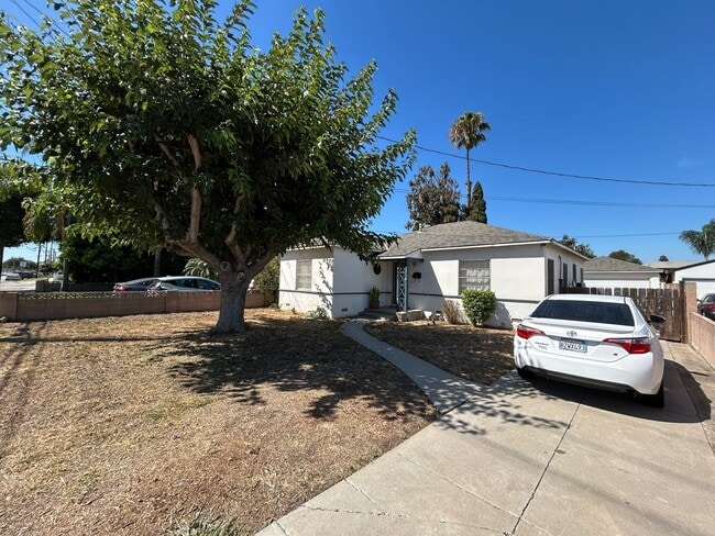 Building Photo - Charming 2 Bed 1 Bath Tustiin Home on Large Lot