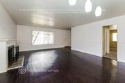 Photo - 1752 Willowbrook Ln House