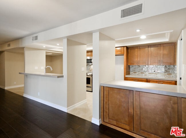 Photo - 10660 Wilshire Blvd Unit 705