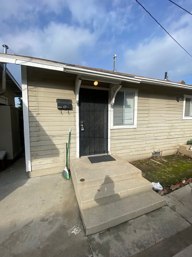 Photo - 1372 Gaviota Ave Unit B