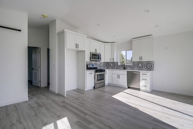 Photo - 4756 Madison Ave