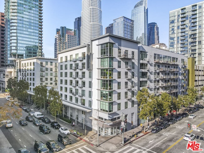 Photo - 645 W 9th St Condo Unit 424