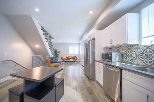 Photo - 3415 Edgehill Dr