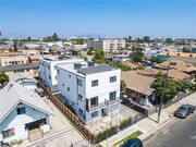 Photo - 1039 W 43rd St Townhome