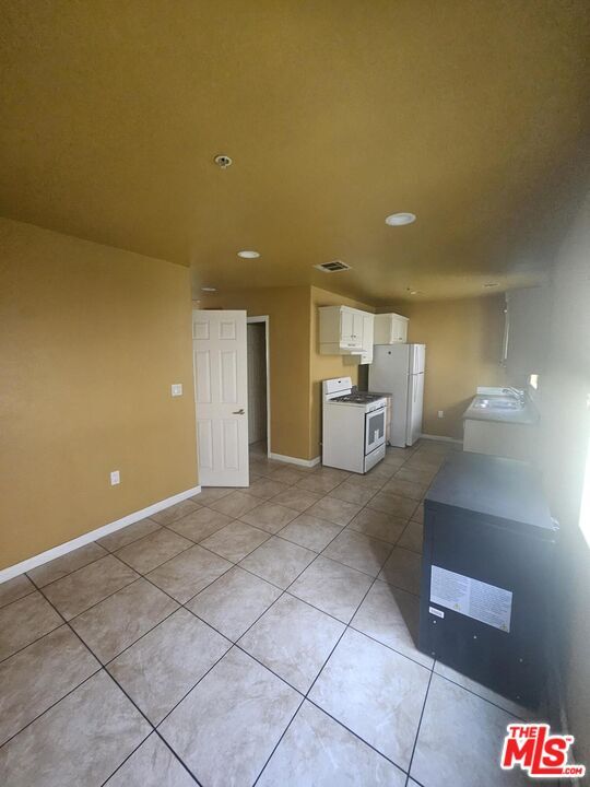 Photo - 887 E 40th Pl Unit 3