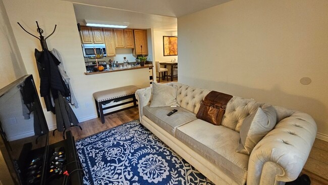 Building Photo - 1737 Bayview Heights Dr Unit 41