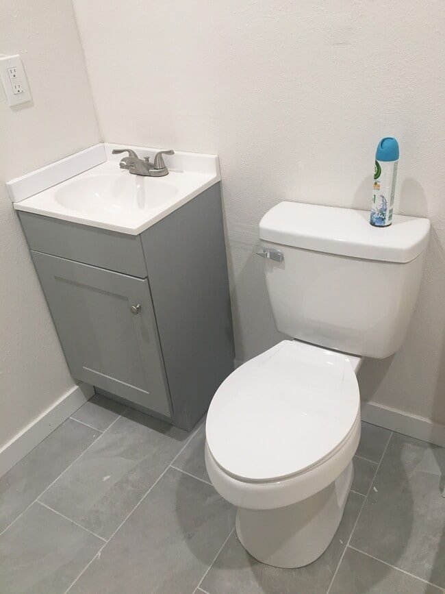 Bathroom - 1048 W 60th Plz Unit 1