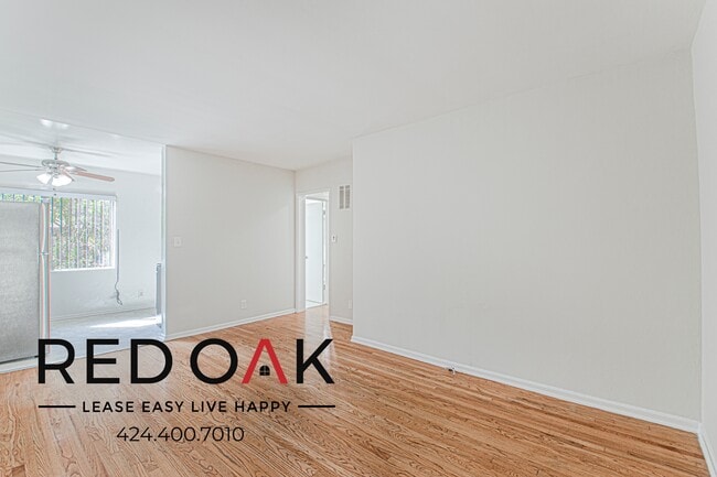 Building Photo - 6655 Franklin Ave Unit 4