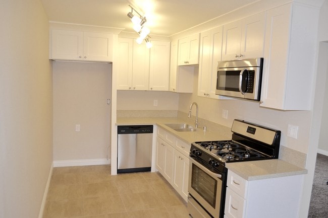 Photo - 15551 Boleyn Cir Unit B
