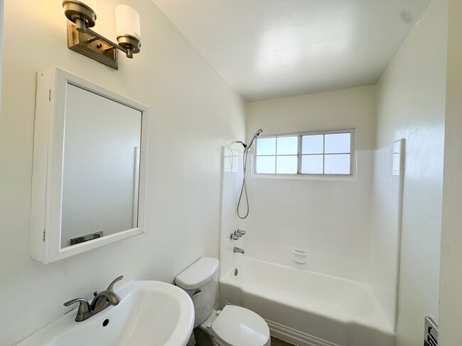 Photo - 921 N Eucalyptus Ave