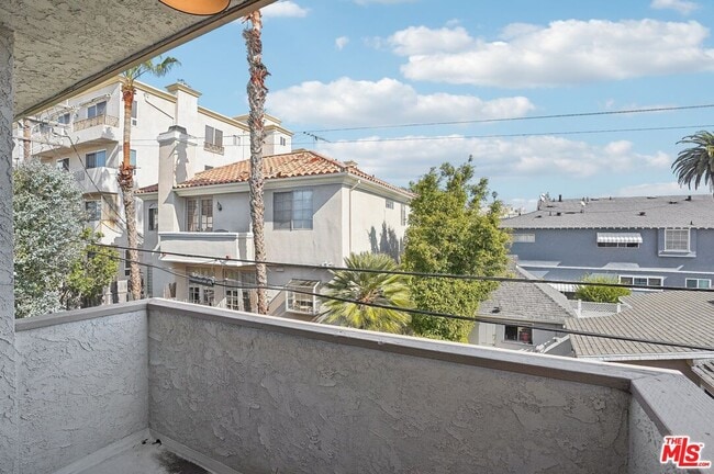 Photo - 1352 S Carmelina Ave Unit 206