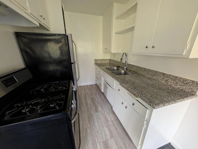 Photo - 753 N Hudson Ave Apartment Unit 5