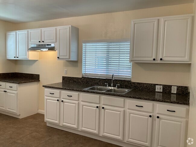 Building Photo - 1116 Clela Ave Rental