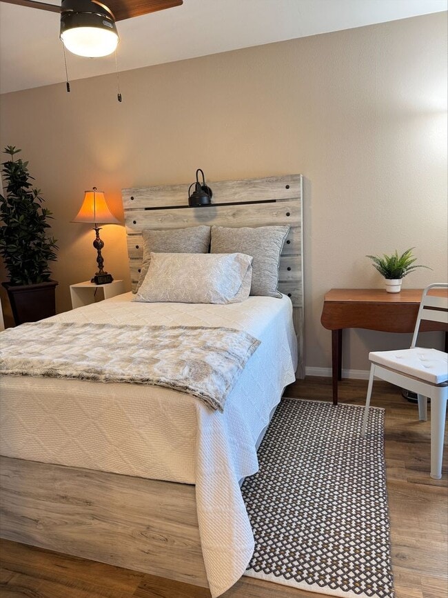 Building Photo - Furnished 2 Bed 1 Ba home in Bonita!