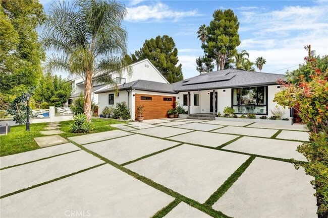 Building Photo - 4912 Alonzo Ave