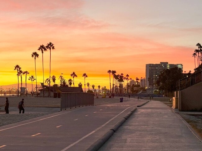 Photo - 1720 E 2nd St Unit Charming Condo By Beach