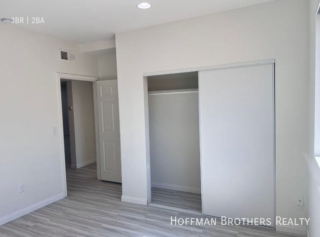 Photo - 6829 Simpson Ave Unit 1