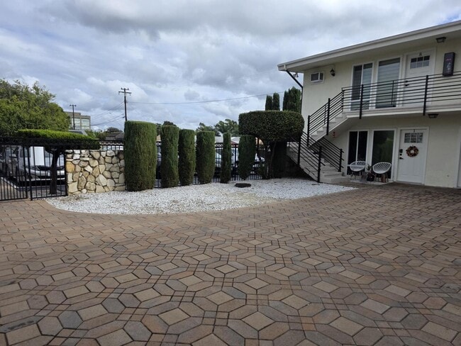 Photo - 12361 - 12365 El Rey Pl