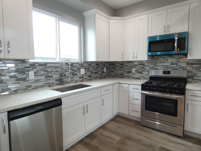 Photo - 1628 S La Brea Ave Unit #1628