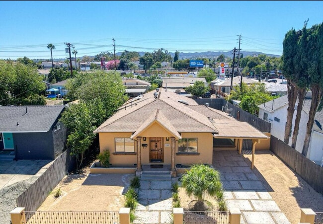 Photo - 17652 Martha St House