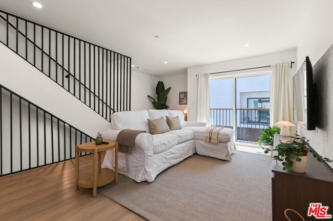 Photo - 843 Mariposa Ave Unit 2