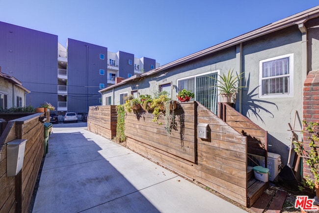 Photo - 3216 Bellevue Ave