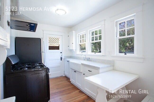 Building Photo - 5123 Hermosa Ave Unit 1