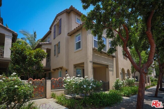 Building Photo - 720 S San Fernando Blvd Rental