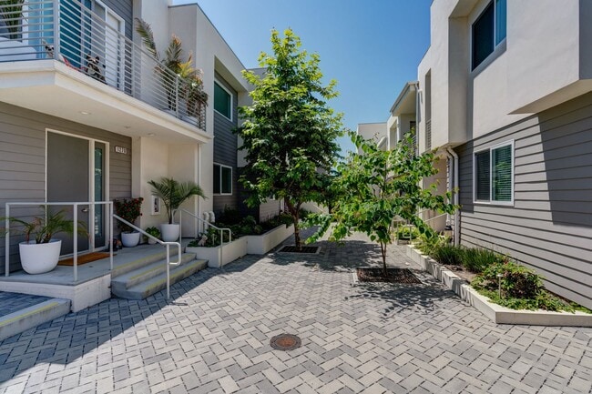 Building Photo - Luxury Penthouse Condo With Ocean Views in Ventura! Unit 1276